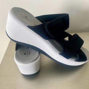 Cloudstoppers by CLARKS Women's Step Cali Reef Cove Wedge Sandal.  Size 9m.  NWT